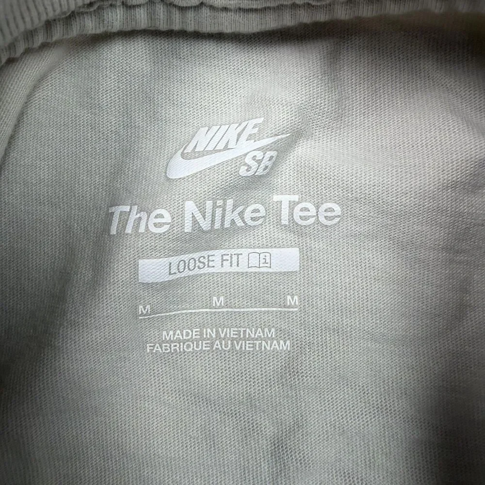 Nike SB Shirt Mens Medium White Skate Like A Girl Graphic Skateboarding Tee